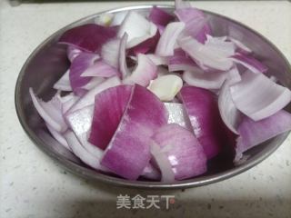 洋葱木耳炒蒜苔的做法步骤：3