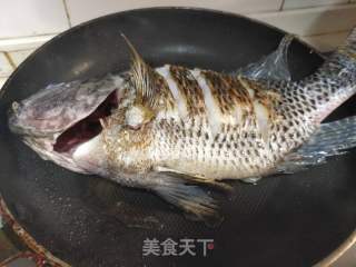 红烧鲷鱼的做法步骤：2