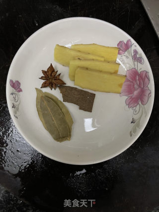 红烧羊排的做法步骤：1
