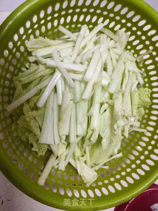 快手小炒之酸辣白菜的做法步骤：1