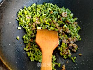 蒜薹丁酱炒肉末花生米的做法步骤：6
