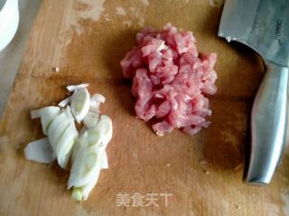 青椒炒肉丝的做法步骤：2