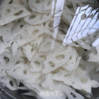 香辣炒藕片的做法步骤：3