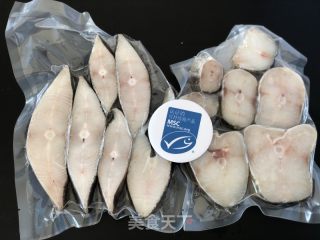 海鲜圣诞花环饭团的做法步骤：1