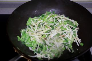 油菜炒杏鲍菇的做法步骤：4