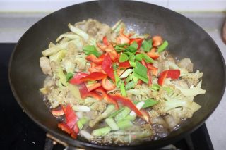 肉片炒菜花的做法步骤：8