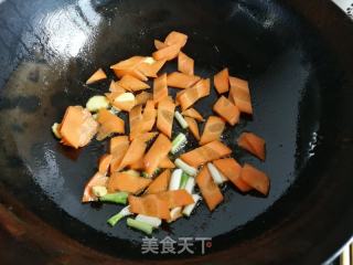 西兰花虾仁木耳烧豆腐的做法步骤：4