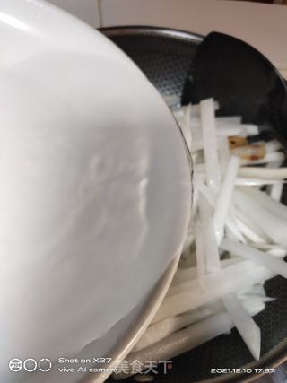 五花肉烧萝卜的做法步骤：5