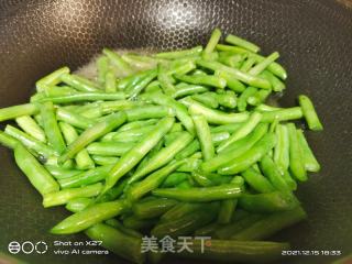 五花肉炒四季豆的做法步骤：4