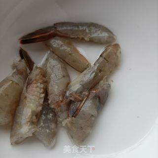 彩椒炒对虾的做法步骤：4