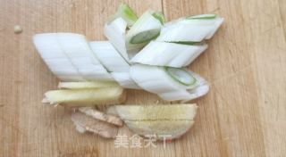 彩椒炒对虾的做法步骤：2