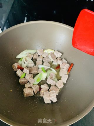 咖喱牛肉炖土豆的做法步骤：3