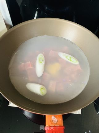 咖喱牛肉炖土豆的做法步骤：2