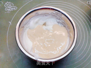 无油低糖芝麻酱戚风蛋糕的做法步骤：9