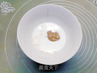 无油低糖芝麻酱戚风蛋糕的做法步骤：2