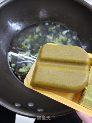 咖喱烩双冻（冻豆腐+冻面筋）的做法步骤：4