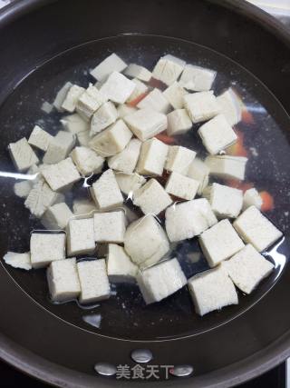 咖喱烩双冻（冻豆腐+冻面筋）的做法步骤：2