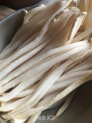 韩式辣萝卜的做法步骤：1