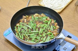 五花肉豆角焖面的做法步骤：8