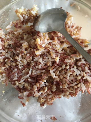 腊肠蛋炒饭的做法步骤：2