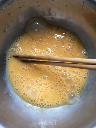腊肠蛋炒饭的做法步骤：1