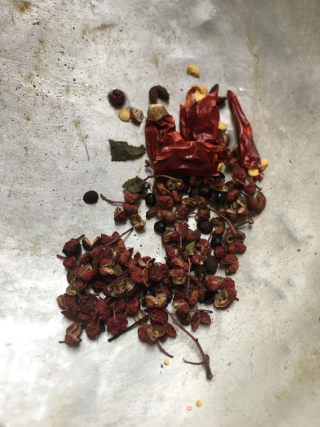 麻辣虾的做法步骤：2