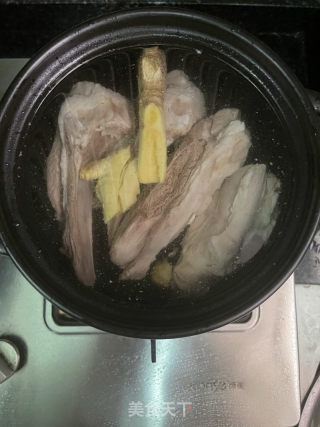 白萝卜羊排汤的做法步骤：5
