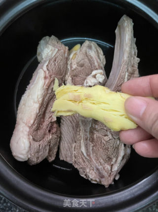 白萝卜羊排汤的做法步骤：4