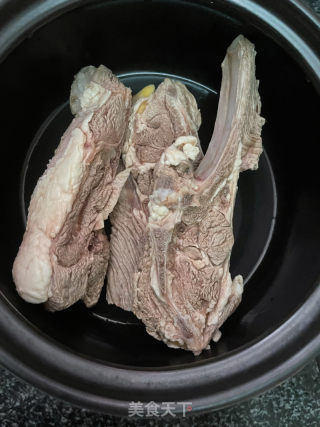 白萝卜羊排汤的做法步骤：3