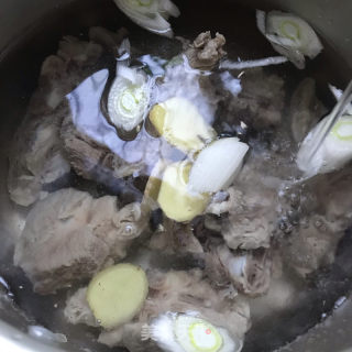香辣龙骨炖时蔬的做法步骤：7