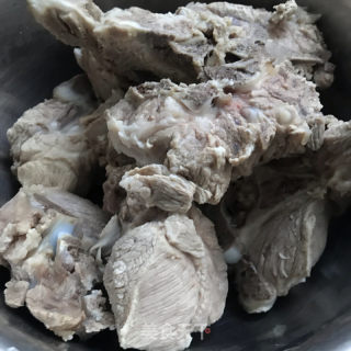 香辣龙骨炖时蔬的做法步骤：2