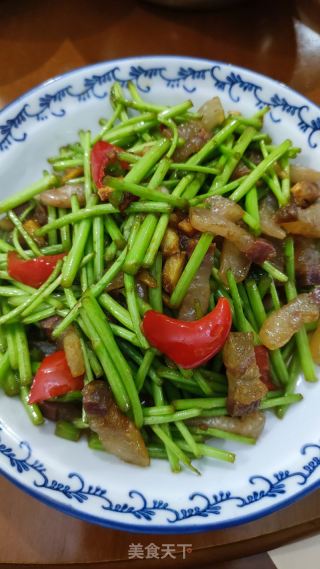 蓠蒿炒腊肉的做法步骤：7