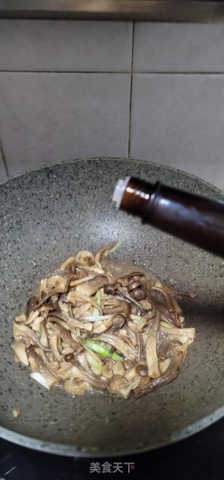 瘦肉炒鹿茸菇的做法步骤：8
