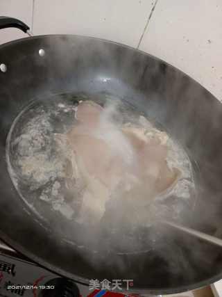 白切猪头肉的做法步骤：2