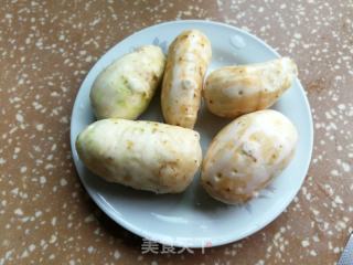 毛芋蒸腊肉的做法步骤：1