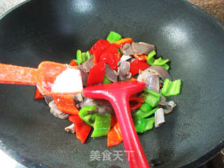 鹅胗炒双椒的做法步骤：6