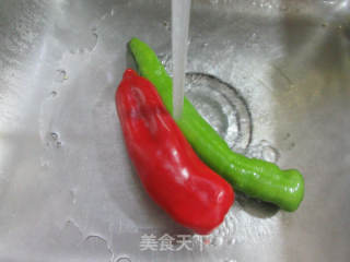 鹅胗炒双椒的做法步骤：2