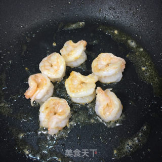虾仁炒三色丁的做法步骤：5