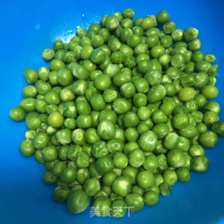 虾仁炒三色丁的做法步骤：3
