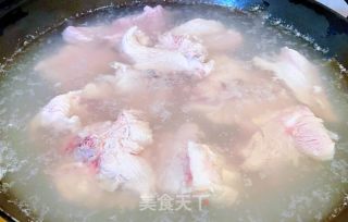 茭白茄子焖排骨肉的做法步骤：3