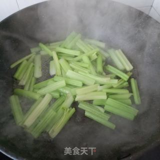 水炒芹菜的做法步骤：8