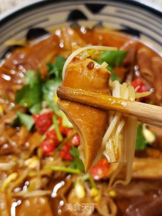 香辣过瘾、妙不可言的  水煮肥肠的做法步骤：11