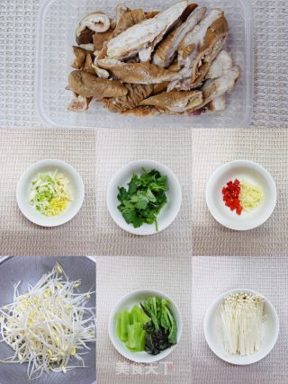 香辣过瘾、妙不可言的  水煮肥肠的做法步骤：1