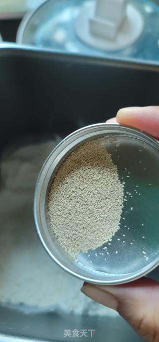 紫薯花朵馒头的做法步骤：4