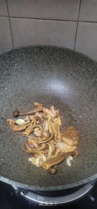 鹿茸菇肉片汤面的做法步骤：9