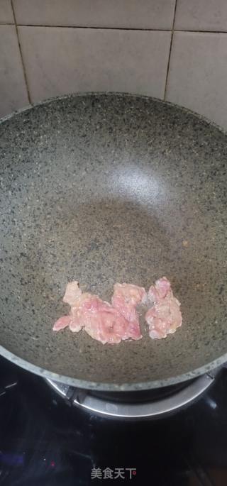 鹿茸菇肉片汤面的做法步骤：5