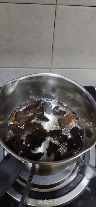 大葱炒黑木耳肉片的做法步骤：4