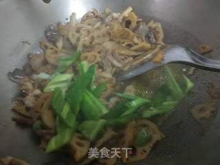 莲藕炒鲜蘑的做法步骤：8
