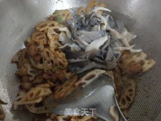 莲藕炒鲜蘑的做法步骤：7