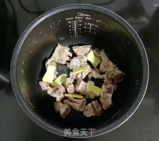 玉米萝卜排骨汤的做法步骤：5